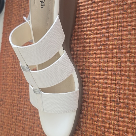 EAST 5TH BRAND WOMENS WHITE DRESSY SUMMERTIME SANDALS SIZE 7.5 MEDIUM - Picture 7 of 16